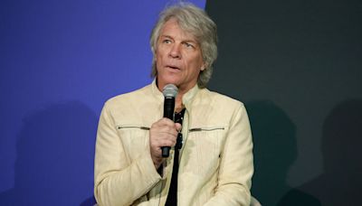 Jon Bon Jovi convainc une femme en détresse de ne pas sauter d’un pont à Nashville