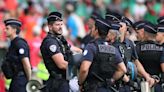 Video: la agresión de los hinchas marroquíes a los futbolistas argentinos que da la vuelta al mundo - La Tercera