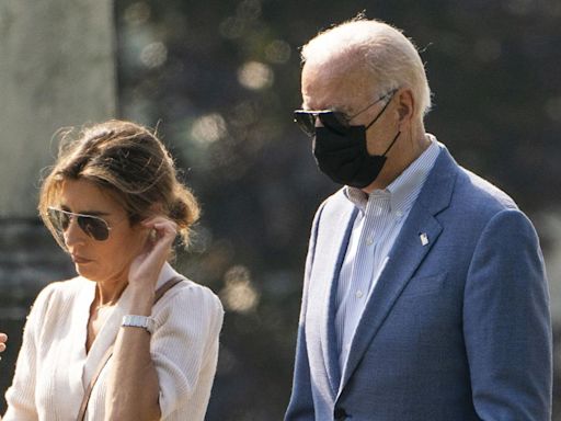 Biden makes surprise visit to Hunter Biden’s ex before she testifies in first son’s gun trial