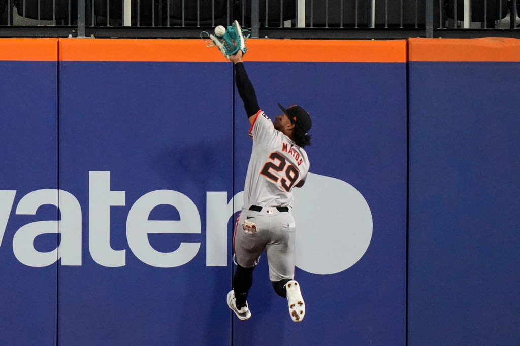 Cardiac Giants do it again, then barely hang on to beat Mets