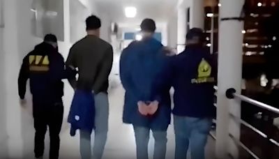 Custodiados y esposados: así fue el traslado de los rugbiers franceses acusados de abuso sexual en Mendoza