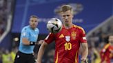 Dani Olmo, rumbo a Alemania a la espera de que se resuelva su futuro