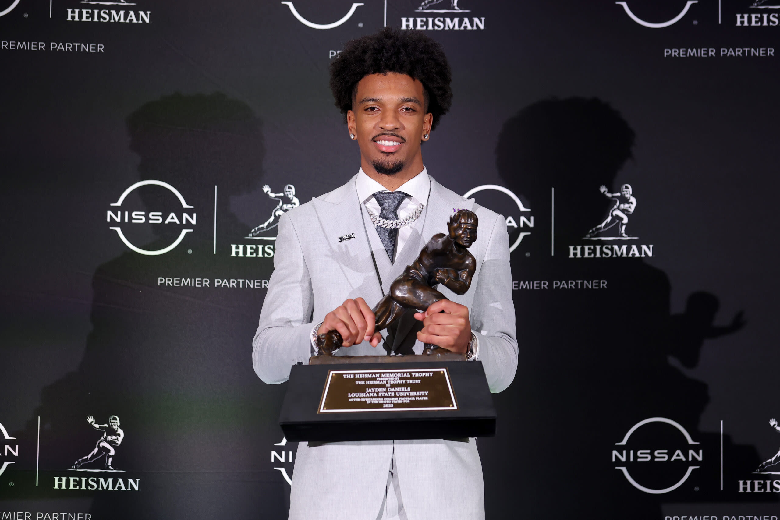 LSU’s Jayden Daniels named SEC Male Athlete of the Year