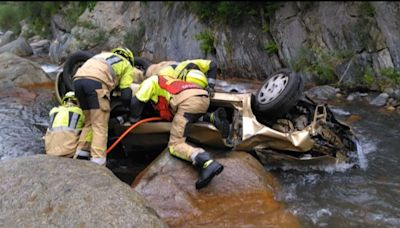 Una mujer y dos hombres mueren en un accidente en Huesca: el coche cayó desde 20 metros al río