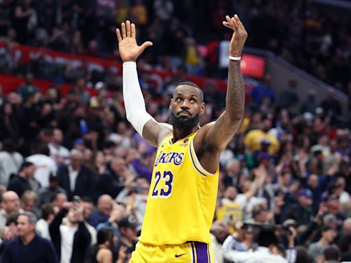 LeBron James reportedly helps Lakers with $2.6M pay cut to get under key salary figure