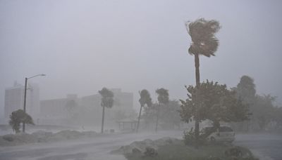 El Huracán Milton tocó tierra cerca de Siesta Key y arrasa la costa del Golfo de Florida con vientos de 195 km/h