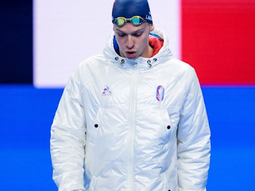 JO 2024 : doudounes, bonnet...pourquoi les nageurs arrivent-ils très couverts jusqu'au bassin olympique ?