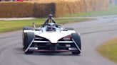 來看 Formula E Gen3 賽車的首次公開試跑