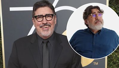 Alfred Molina rompió en llanto al recordar como “decepcionó” a su padre por volverse actor