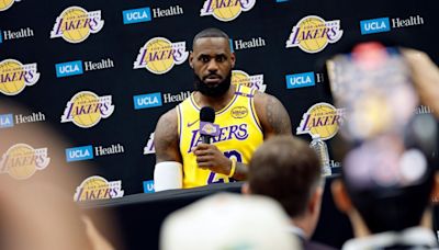 James won't put 'expectations' on new-look Lakers