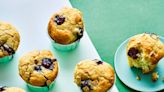 Pinch of Nom’s air fryer white chocolate and blueberry muffin recipe