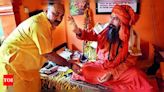 Guru Purnima: Locals seek blessings of gurus | Kanpur News - Times of India