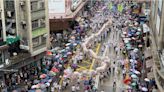 元朗天后誕會景巡遊雨中舉行 大批市民夾道觀看