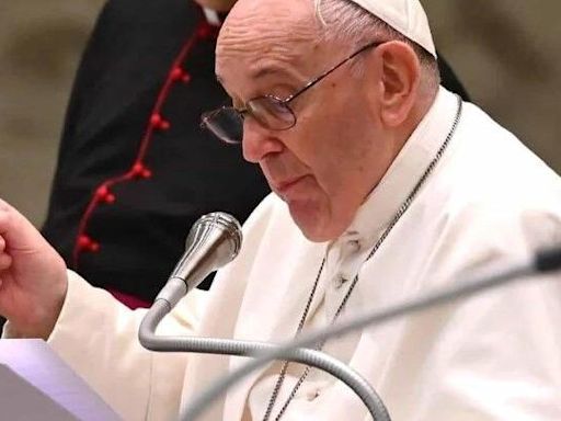 Papa Francisco acepta renuncia de sacerdote colombiano