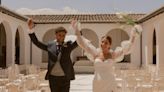 La boda en Valencia de Carla y Juanjo: un vestido de novia de Milla Nova y una celebración atípica de inspiración mediterránea