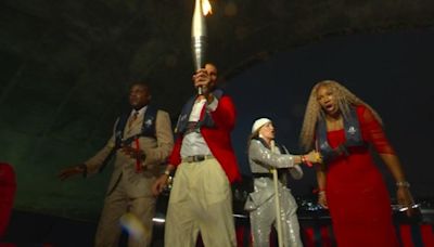 Serena Williams struggles on boat during Olympics opening ceremony