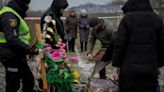 Autoridades ucranianas buscan pruebas de los crímenes de guerra rusos