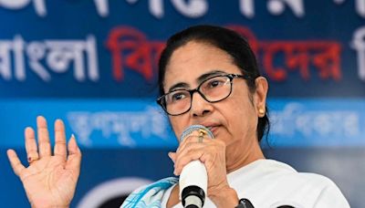 ‘Should I Sweep The Streets Now?’ Mamata Lashes Out At Civic Officials Over Encroachment, Roads, Forms Work...