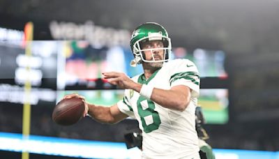 Aaron Rodgers is writing checks the Jets have shown no sign of being able to cash