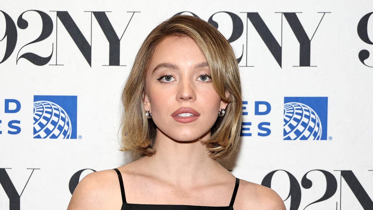 Lookin' At Girlzzz: Sydney Sweeney, Gigi, Swifties and the Beyhive, Caitlin | 94.5 The Buzz | The Rod Ryan Show