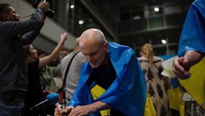 10 Ukrainians held prisoner for years in Russia return home after Vatican mediation