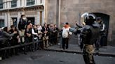 Columna de Raúl Peñaranda: De “golpe de Estado frustrado” a “tramoya”, las reacciones a una jornada inesperada - La Tercera