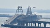 Explosión en puente de Crimea daña ruta clave para Rusia