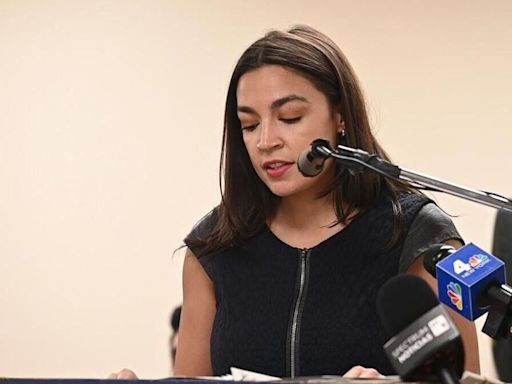 NY: Memorial Day Ceremony Attended By Rep. Alexandria Ocasio-Cortez - 53555173