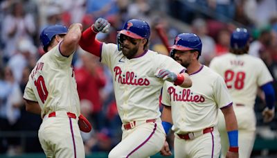 Harper homers, Wheeler fans 11 as Phillies complete sweep of Giants