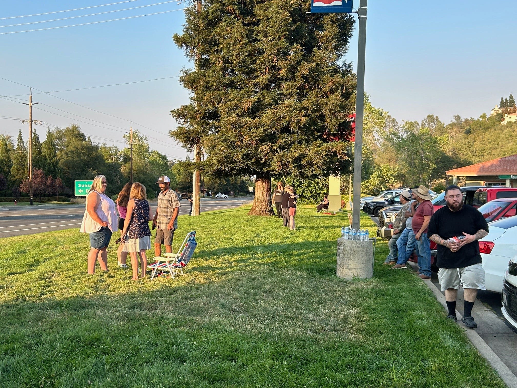 Lower Fire west of Redding gives Shasta neighborhoods a scare