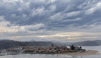 Postales de un paraíso natural: Un cielo dramático sobre Ribadesella