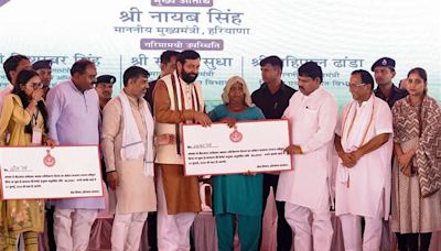 Haryana CM gives benefits of Rs 100 cr to 83,633 recipients
