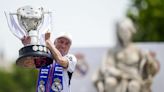 El épico y espectacular show de Carlo Ancelotti en la celebración del título del Real Madrid - La Opinión