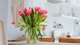 Flowers last 'several weeks' longer when using expert's 12p method