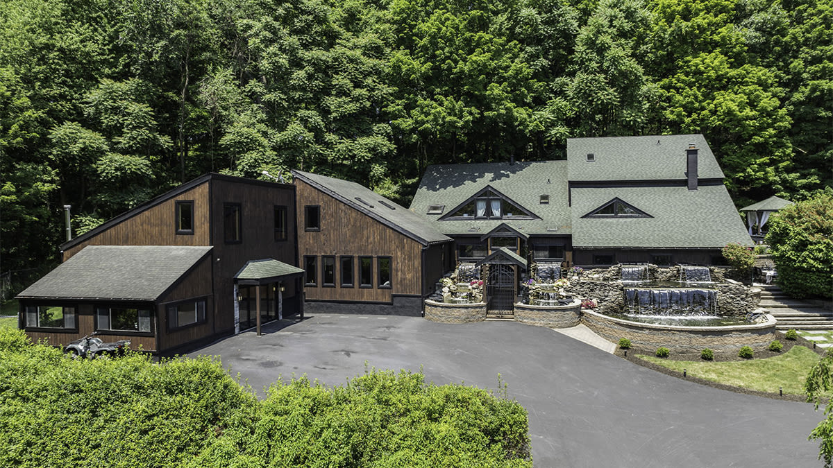 This $2.7 Million Safe House in Upstate New York Has Hosted U.N. Meetings and Royalty