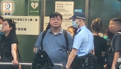 半山豪宅謀殺自殺兩死命案 親友到殮房辦理認屍手續