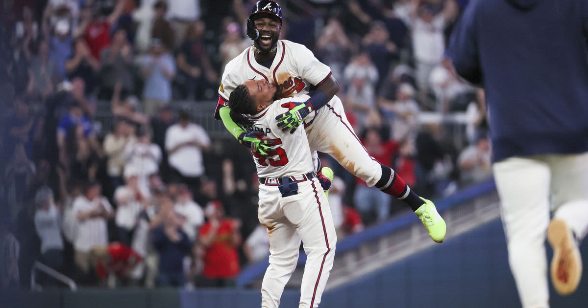 Photos: Braves complete sweep of the Marlins