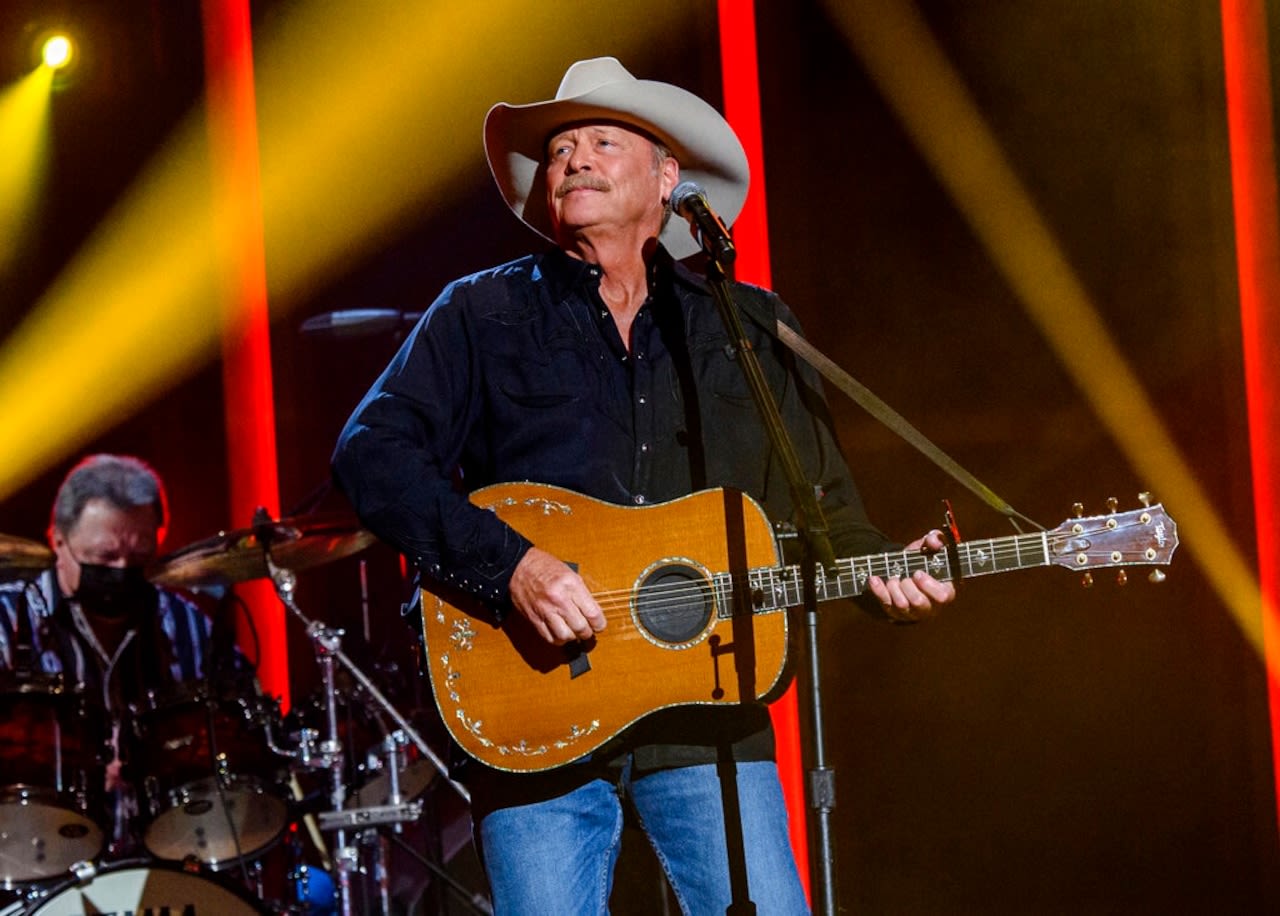 These country music stars are saying farewell this year