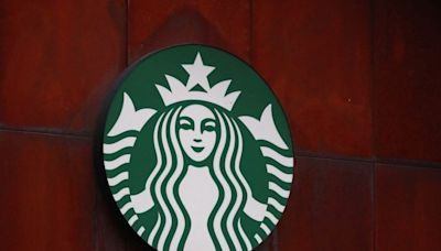 Elliott offers Starbucks settlement to allow CEO to keep top job, CNBC reports