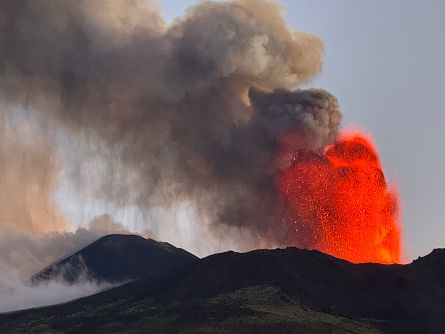 意大利兩座火山爆發 卡塔尼亞機場暫時關閉