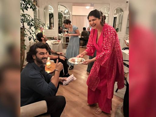 Arjun Kapoor celebrates his birthday with sister Anshula and friends, watch video