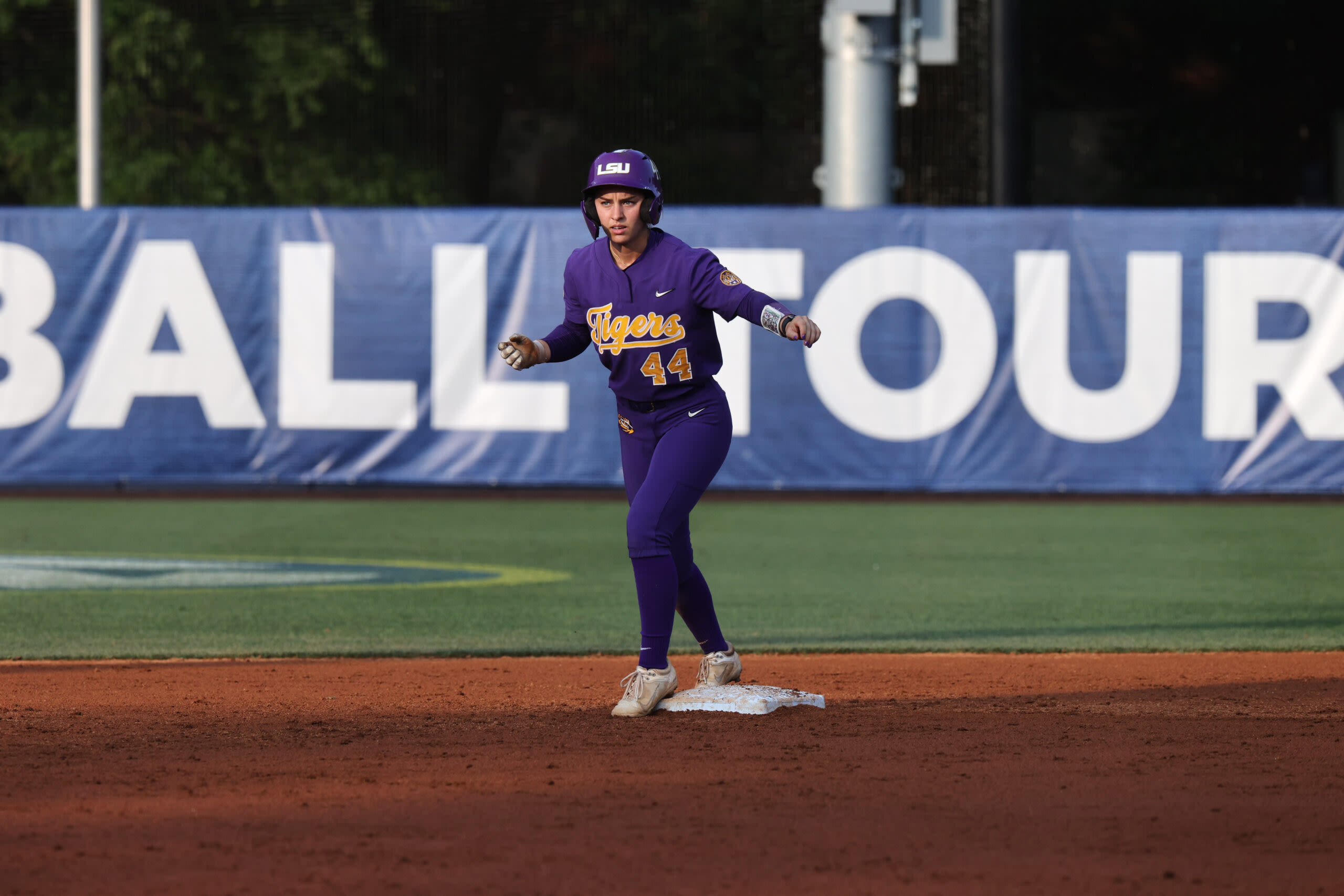 LSU’s Ali Newland, Taylor Pleasants sign with professional softball team