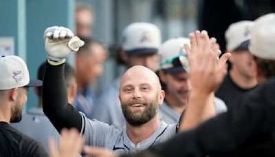 Christian Walker extends home run tear at Dodger Stadium, helps Diamondbacks beat Dodgers 9-3