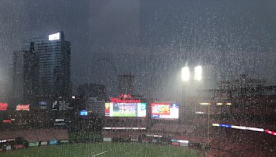 White Sox, Cardinals in rain delay