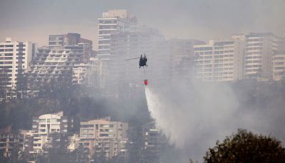 Raging wildfire covers Ecuadorian capital in smoke