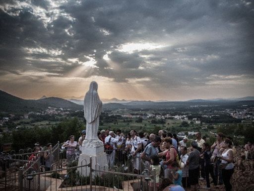 Virgen de Medjugorje: argentinos y otros miles de fieles vuelven a peregrinar hacia el santuario tras un singular mensaje