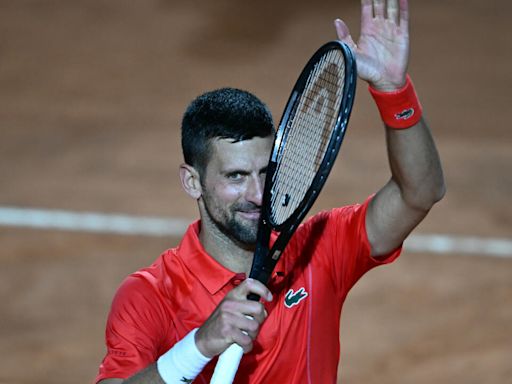 Djokovic, golpeado con una cantimplora en el Masters 1000 de Roma, está "bien"