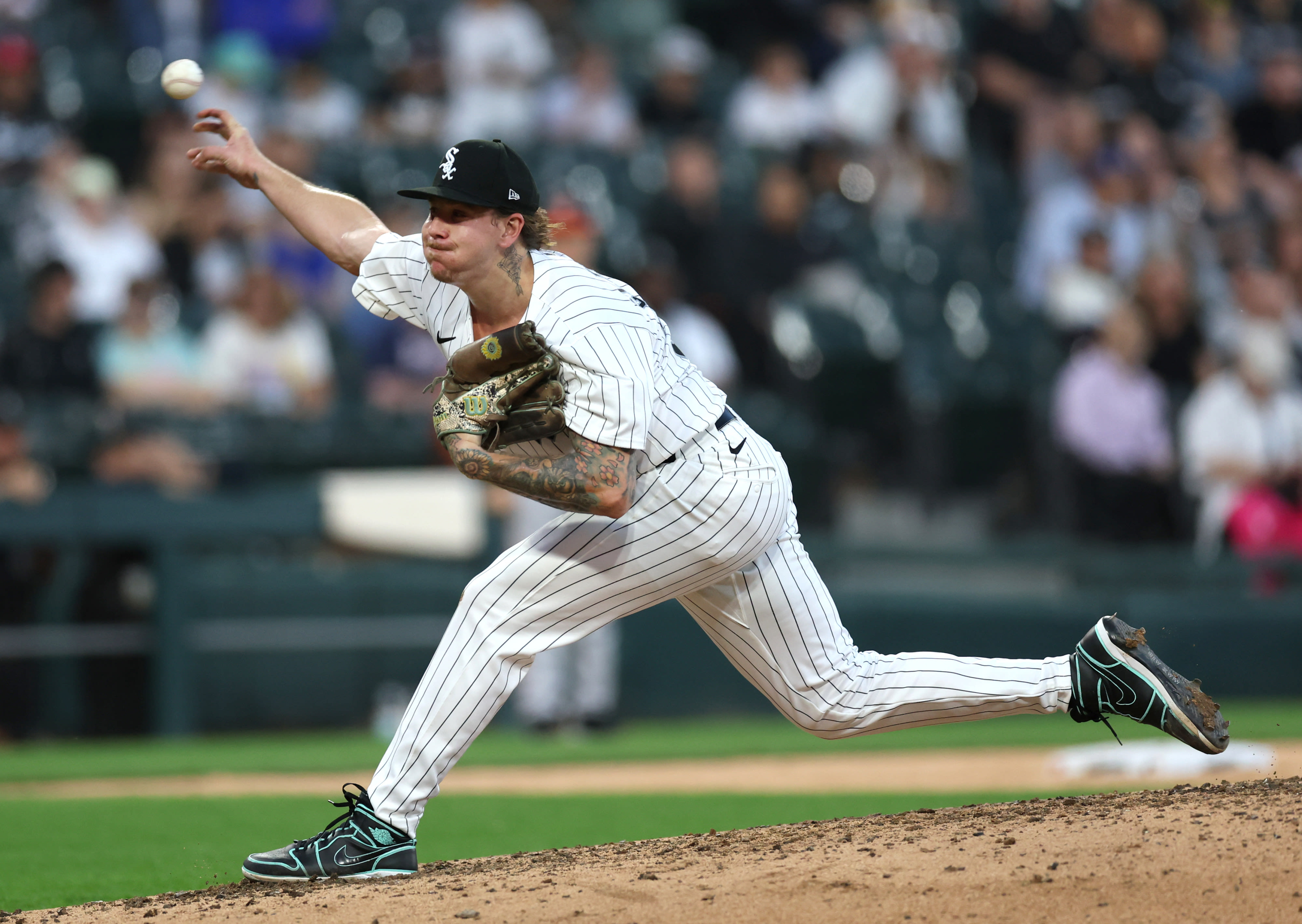 Chicago White Sox starter Mike Clevinger to undergo disk replacement surgery and miss the rest of the season