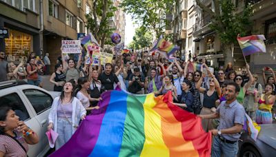 El Gobierno turco prohíbe la Marcha del Orgullo y cierra el centro de Estambul