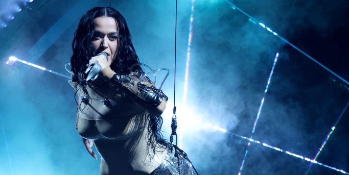 Watch Katy Perry’s Gravity-Defying Video Vanguard Performance at the VMAs